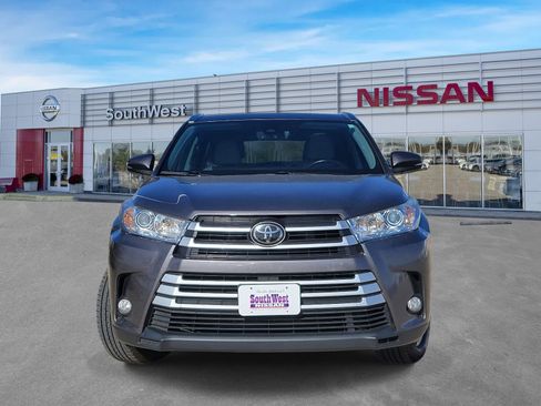 Used 2017 Toyota Highlander XLE image 10