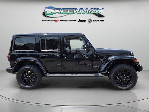 Used 2022 Jeep Wrangler Unlimited Sahara AWD/4WD image 4