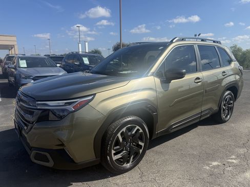 Used 2025 Subaru Forester Limited image 3