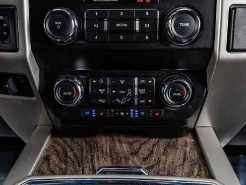 Used 2019 Ford F250 Lariat image 26