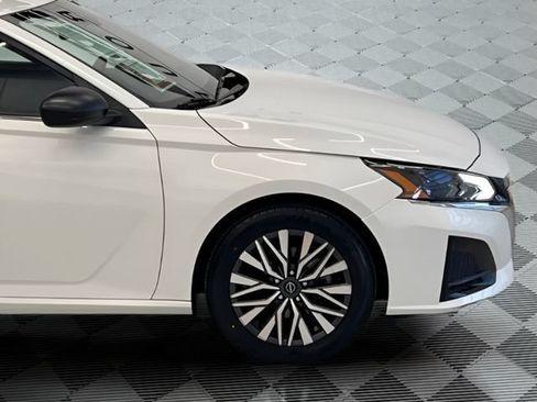 Used 2025 Nissan Altima 2.5 SV FWD image 5