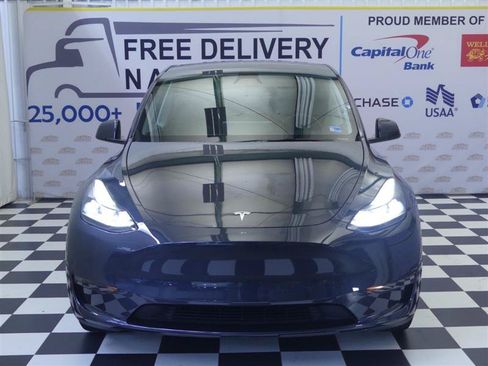 Used 2024 Tesla Model Y 2WD image 2