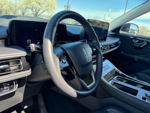 Certified 2025 Lincoln Aviator AWD image 15