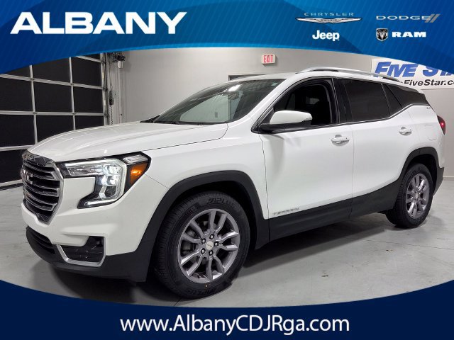 Used 2023 GMC Terrain SLT FWD image 1