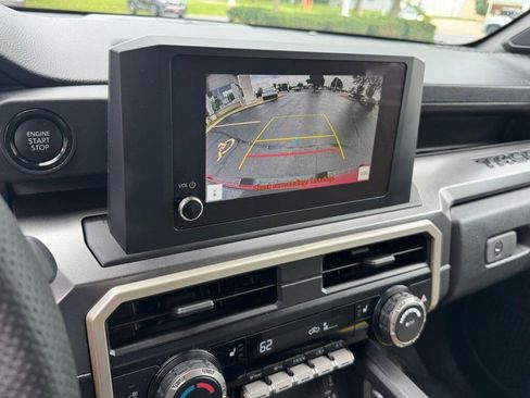 Certified 2025 Toyota Tacoma SR5 AWD/4WD image 14