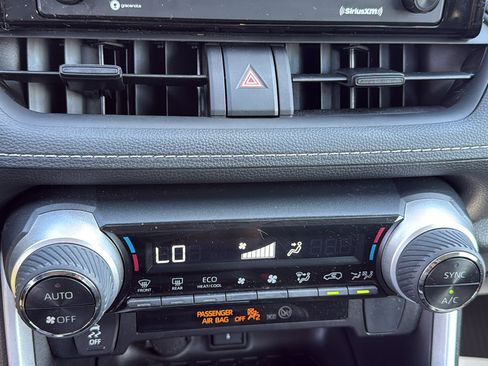 Used 2021 Toyota RAV4 LE AWD/4WD image 14