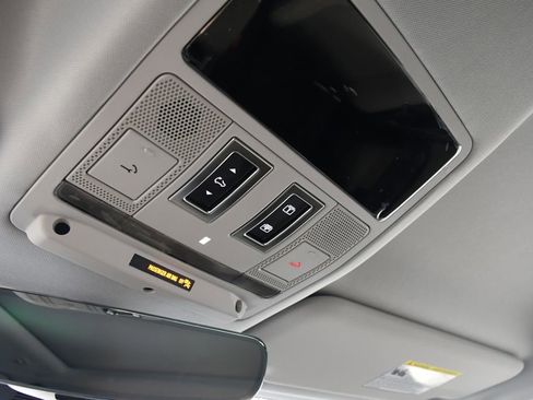 Used 2025 Land Rover Defender 110 S image 32