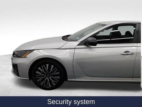 Used 2024 Nissan Altima 2.5 SV image 13