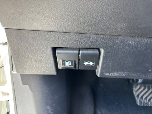 Used 2021 Nissan Kicks SR FWD image 14