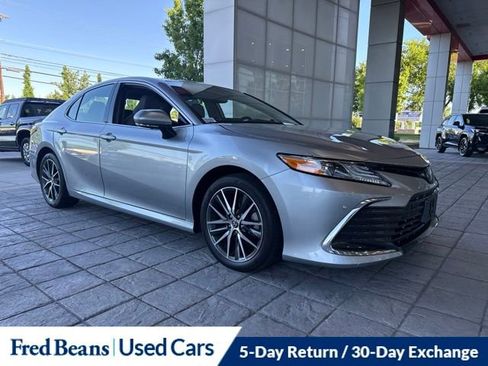 Used 2023 Toyota Camry XLE w/ Navigation Package FWD image 2