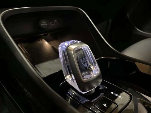 Used 2025 Volvo XC40 B5 Plus image 51