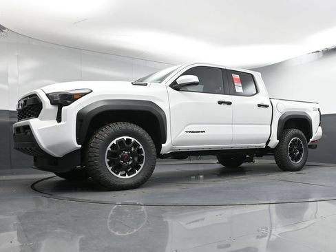 Used 2025 Toyota Tacoma TRD Off-Road AWD/4WD image 26
