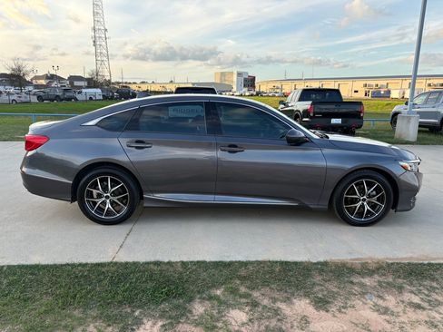Certified 2019 Honda Accord EX image 9