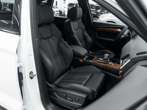 Used 2024 Audi Q5 e Prestige image 11
