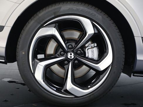 New 2025 Bentley Bentayga image 12