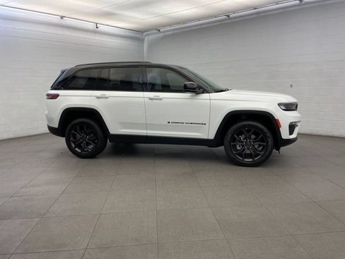 New 2025 Jeep Grand Cherokee Limited AWD/4WD image 2