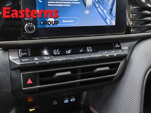 Used 2025 Toyota Camry SE w/ Convenience Package FWD image 20