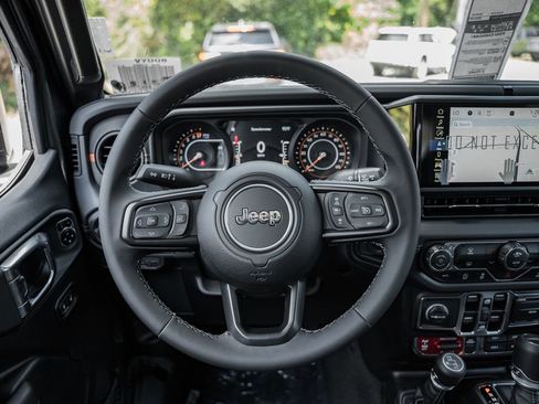 New 2025 Jeep Gladiator Mojave w/ Technology Group image 32