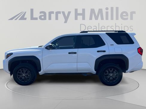 Used 2025 Toyota 4Runner SR5 AWD/4WD image 2