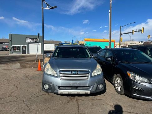 Used 2013 Subaru Outback 2.5i Limited image 2