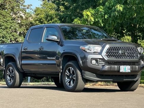 Used 2019 Toyota Tacoma TRD Sport AWD/4WD image 9