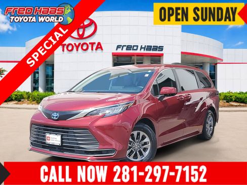 Certified 2023 Toyota Sienna LE FWD image 1
