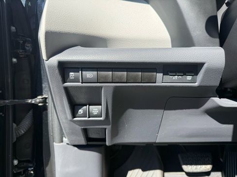 Used 2021 Toyota Sienna Limited image 19