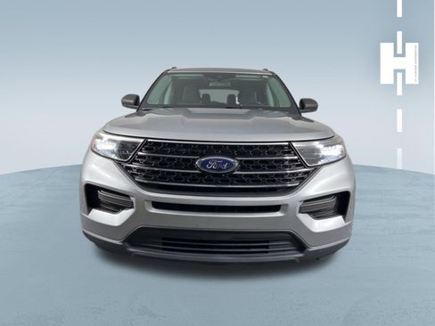 Used 2020 Ford Explorer XLT RWD image 3