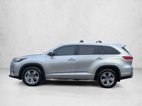 Used 2018 Toyota Highlander Limited image 9