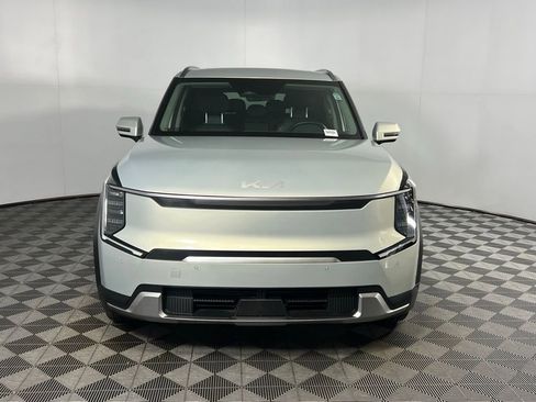 Used 2024 Kia EV9 Wind image 11