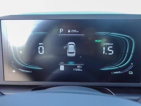 Used 2025 Kia Niro LX FWD image 18
