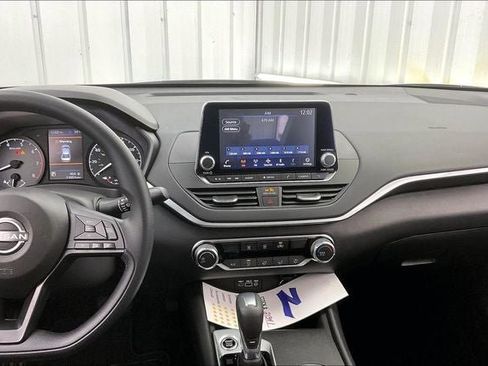 Used 2025 Nissan Altima 2.5 S image 6