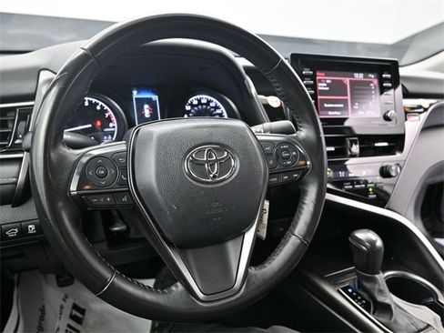 Used 2024 Toyota Camry SE image 12
