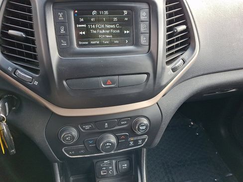 Used 2018 Jeep Cherokee Latitude w/ Cold Weather Group image 14