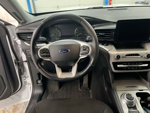 Used 2021 Ford Explorer XLT image 19