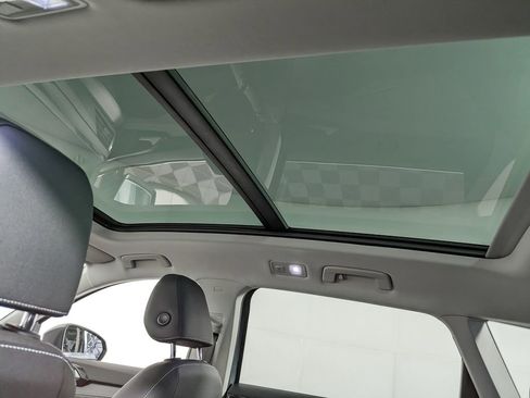 Used 2024 Volkswagen Taos SEL image 13