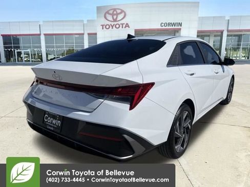 Used 2025 Hyundai Elantra SEL image 5