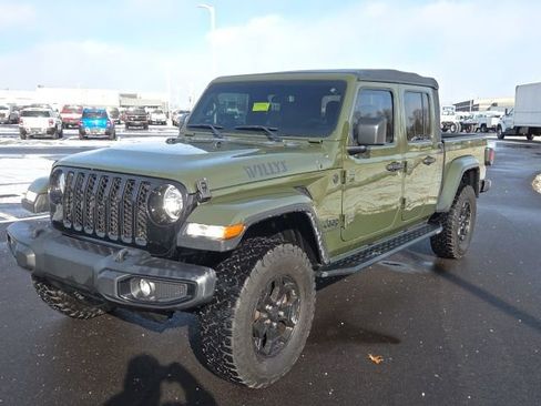 Used 2022 Jeep Gladiator Sport image 2