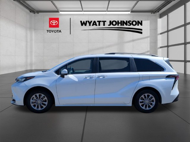 Certified 2024 Toyota Sienna XLE FWD image 4