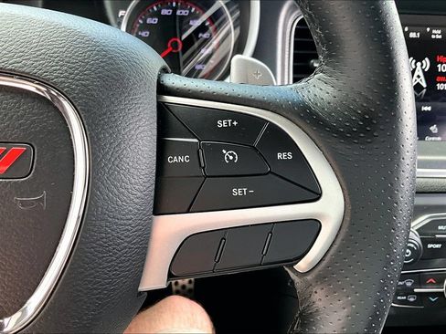 Used 2018 Dodge Charger R/T Scat Pack RWD image 13