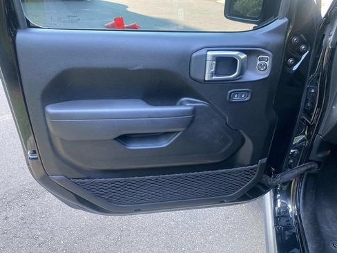 Used 2023 Jeep Wrangler Unlimited Rubicon AWD/4WD image 12