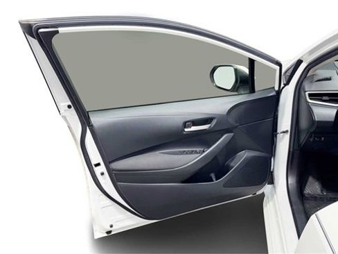 Used 2020 Toyota Corolla LE image 11