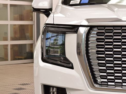 Used 2024 GMC Yukon XL Denali AWD/4WD image 12