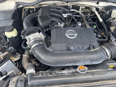 Used 2012 Nissan Xterra PRO-4X w/ Pro-4x Leather Pkg AWD/4WD image 8