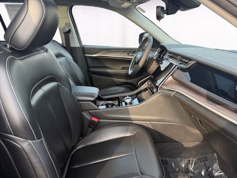 Used 2023 Jeep Grand Cherokee 4WD 4xe image 15