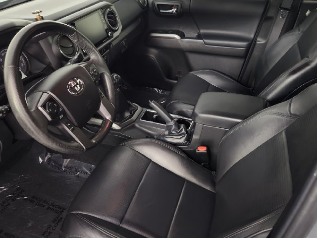 Used 2022 Toyota Tacoma TRD Off-Road w/ TRD Premium Off Road Package AWD/4WD image 11