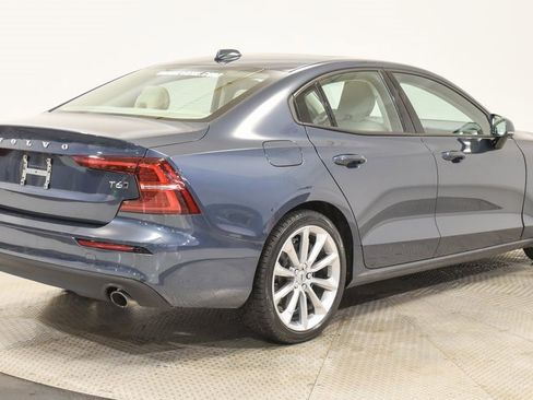 Used 2020 Volvo S60 T6 Momentum w/ Protection Package Premier image 9