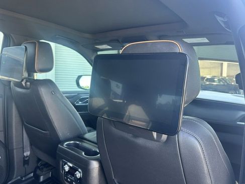 Used 2021 GMC Yukon AT4 w/ Rear Media and Nav Package AWD/4WD image 9