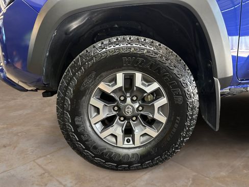 Used 2023 Toyota Tacoma TRD Off-Road w/ Technology Package AWD/4WD image 31