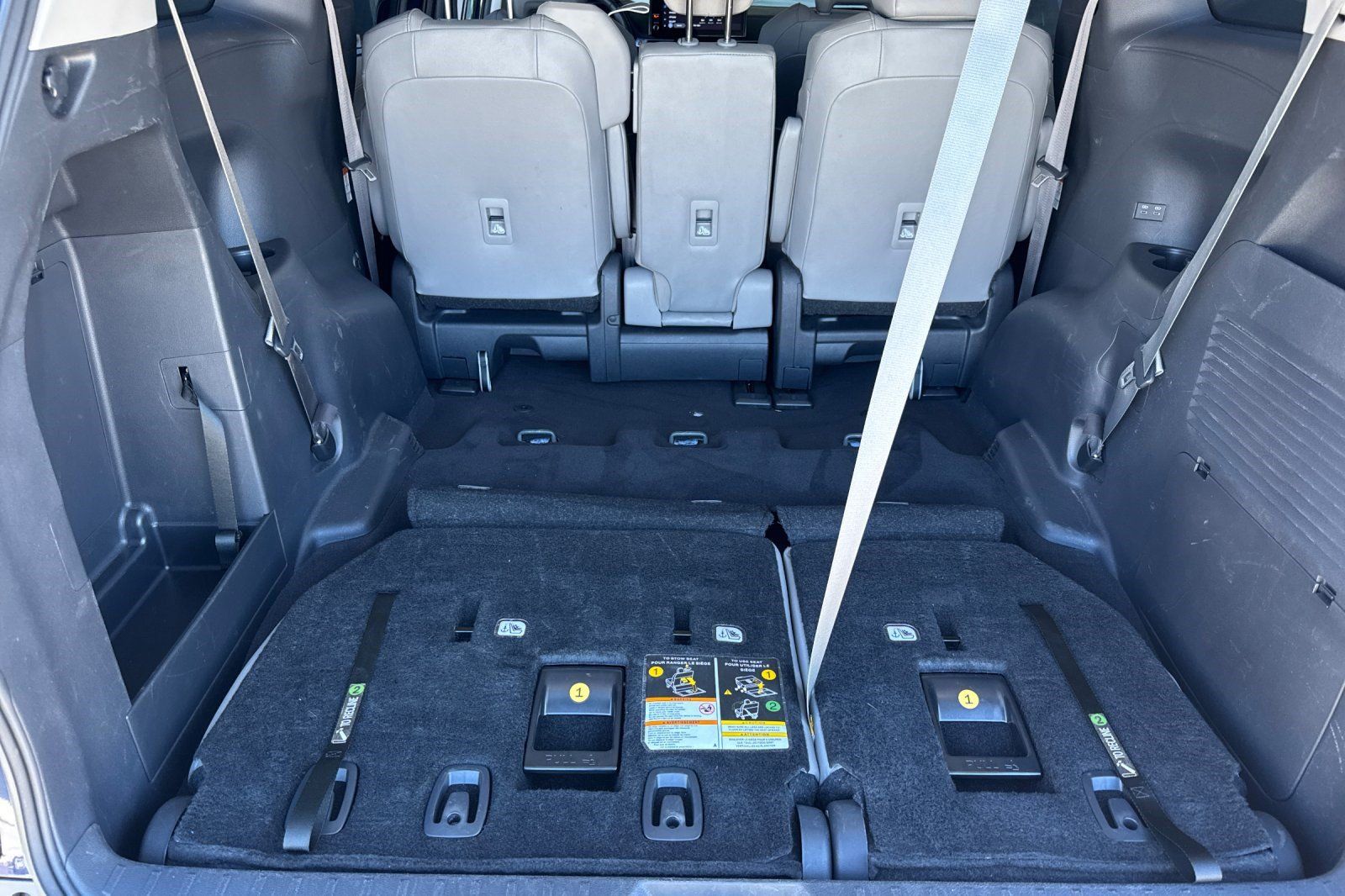 Used 2025 Toyota Sienna XLE FWD image 26
